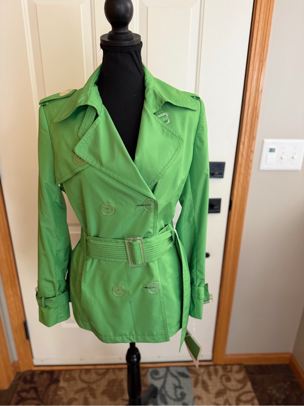 Carlisle double breasted belted green trench coat jacket. Size 6
